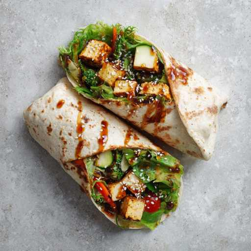cottage cheese wrap met gegrilde kip en natural zero teriyake saus
