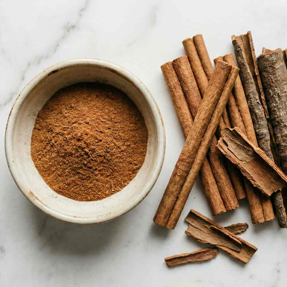 kaneel poeder, stokjes en cassia