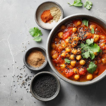hartige curry van kikkererwten met zwarte komijn