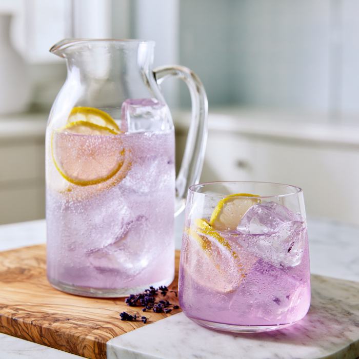 Lavendel Spritz Mocktail met schijfjes citroen