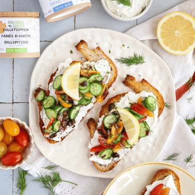 toast met griekse salade | toast with greek salad toast met griekse salade | toast with greek salad